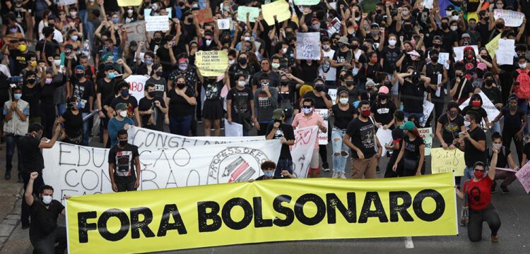 Vox: 72% estão insatisfeitos e 46% dizem que Bolsonaro é o pior presidente da história