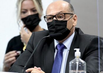 Diretor do Butantan sobre Bolsonaro:”Brasil poderia ter 60 mi de vacinas em dezembro