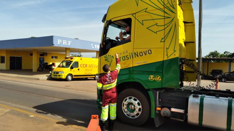 Iniciativa leva 500 kits com alimentos e máscaras para caminhoneiros na BR-163