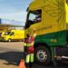 Iniciativa leva 500 kits com alimentos e máscaras para caminhoneiros na BR-163