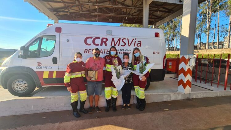 Após mãe ter a vida salva na BR-163, filho volta ao local para fazer homenagem