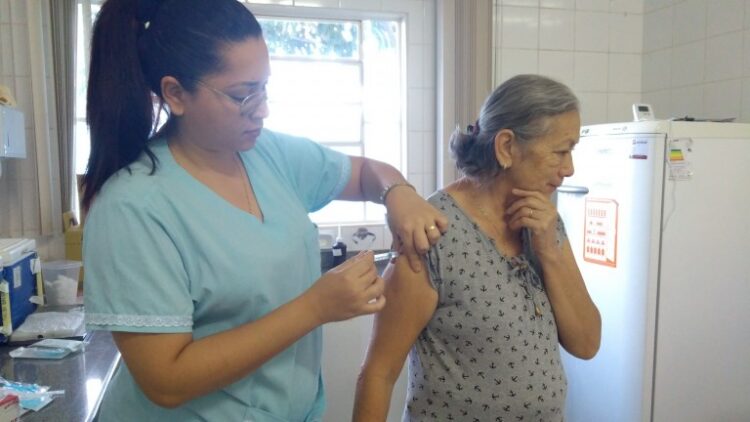 Vacinação contra a Influenza está disponível em 14 unidades nesta quarta-feira