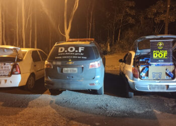 Dois veículos são apreendidos com mais de três mil pacotes de cigarros do Paraguai