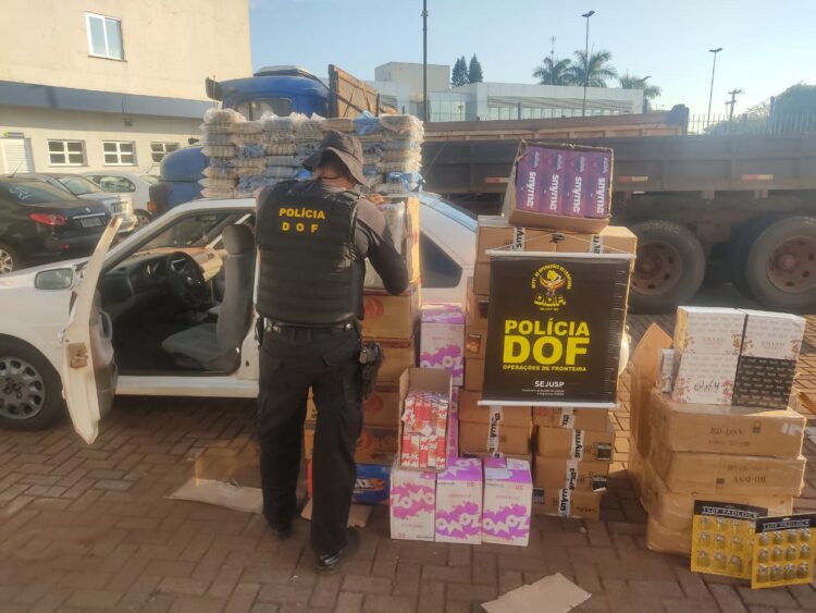 Santana abarrotado com produtos de Narguilé contrabandeados é apreendido pela polícia