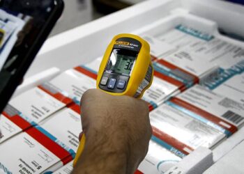 Vacina da Pfizer chega à noite em MS e municípios já podem retirar doses da 17ª remessa
