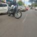 “Brabão”: Motociclista sem placa ameaça agredir policiais em blitz e acaba preso