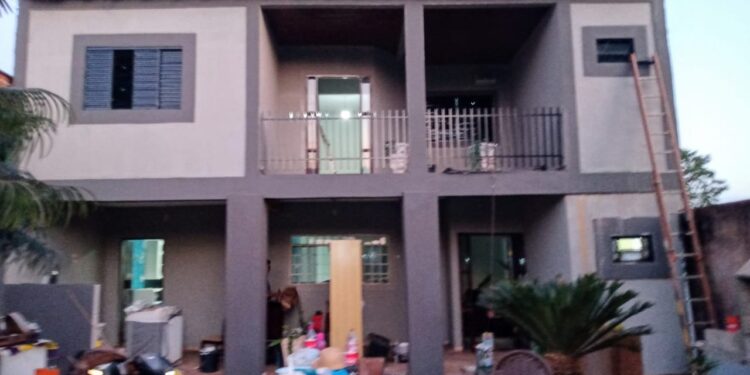 Família faz própria versão do “Lar Doce Lar” e reforma casa de irmã aniversariante