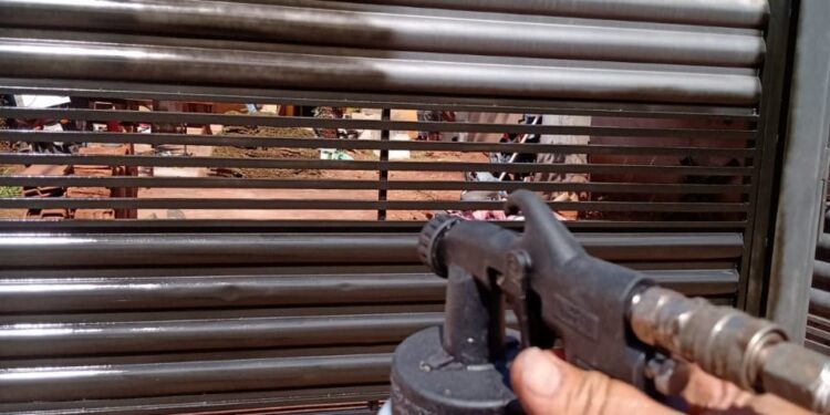 Família faz própria versão do “Lar Doce Lar” e reforma casa de irmã aniversariante