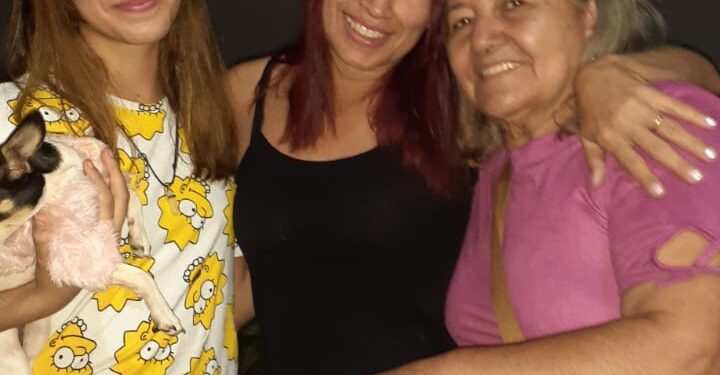 Família faz própria versão do “Lar Doce Lar” e reforma casa de irmã aniversariante