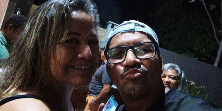 Família faz própria versão do “Lar Doce Lar” e reforma casa de irmã aniversariante