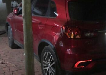 Mitsubishi roubada por trio armado é recuperado pela polícia com 2 mulheres
