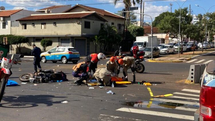 Acidente grave entre motos deixa três feridos na Avenida Ernesto Geisel