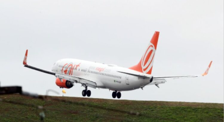 Homem coloca fogo em papéis durante voo da GOL entre BH e SP