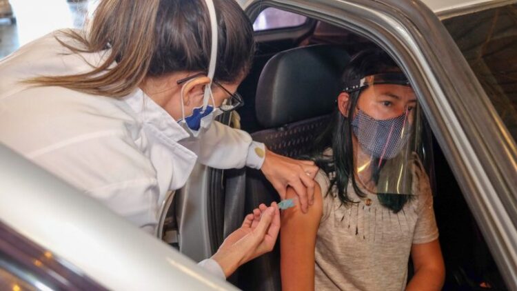 Público é ampliado e Prefeitura continua aplicação da 2ª dose da Coronavac hoje