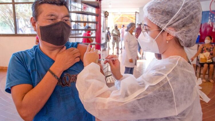 Prefeitura amplia locais e abre 4 pontos até 23h para a aplicação da 2ª dose da Coronavac