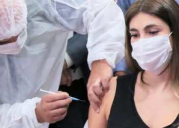 Prefeitura amplia vacinação para todos os profissionais da Educação na Capital