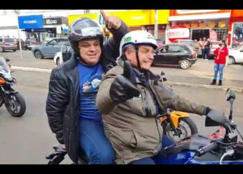 Em meio ao colapso da Saúde, Bolsonaro faz 2ª motociata e “todo mundo” sem máscara