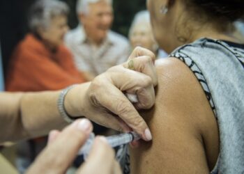 Vacinação contra a Gripe estará disponível o dia todo nas unidades de saúde da Capital