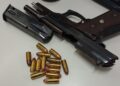 Jovem é preso com arma escondida dentro da bolsa de bebê do filho na Capital