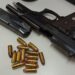 Jovem é preso com arma escondida dentro da bolsa de bebê do filho na Capital