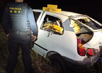 Traficante capota Palio com mais de 300 quilos de maconha, após polícia o perseguir