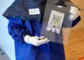 Técnico em enfermagem desenha em esparadrapos para acalmar crianças atendidas em hospital