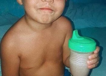 Após 8hrs, menino de 3 anos é encontrado no mesmo bairro e levado para a delegacia na Capital