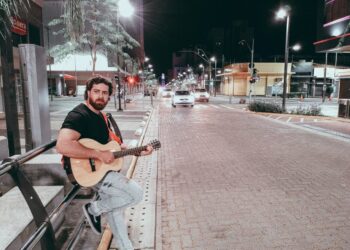 De Anastácio, cantor Geisson Augusto lança clipe da música “Madrugada”
