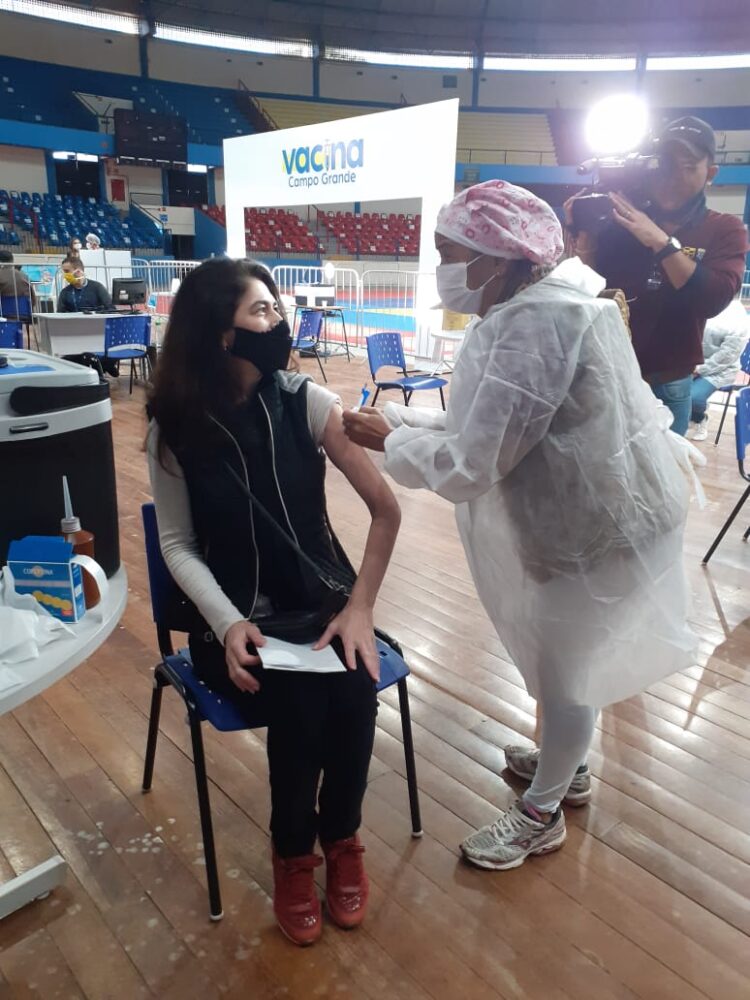 Correios, tutores de pessoas especiais e 2º dose da Coronavac são para vacinação hoje na Capital