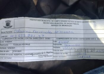 Trabalhando justo na vacinação, técnico toma doses diferentes e Saúde não monitora caso