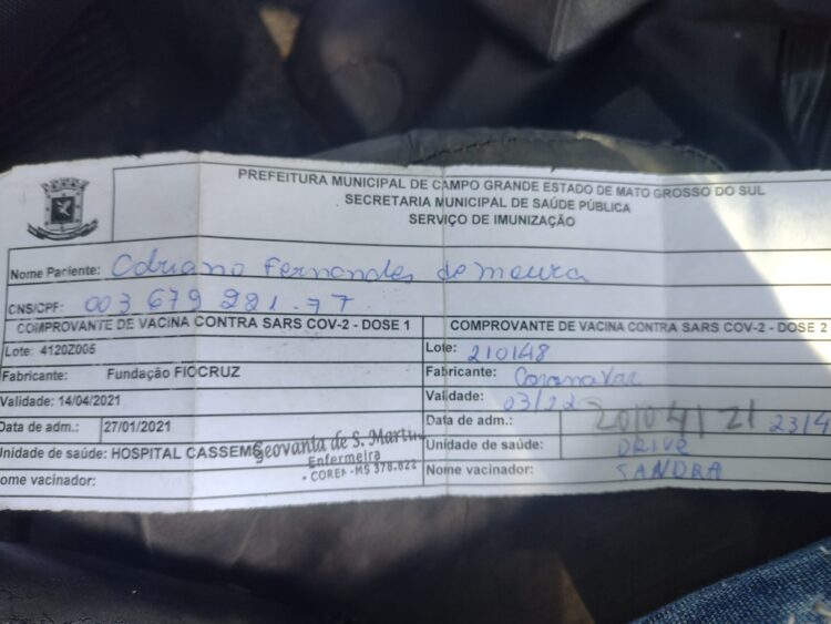 Trabalhando justo na vacinação, técnico toma doses diferentes e Saúde não monitora caso