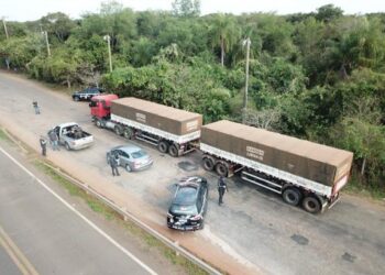 Operação Narco Brasil faz fiscalização de veículos na divisa entre MS e SP