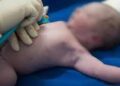 Mãe mata bebê afogado, com sinais de estupro e diz que ele tinha sinais da besta