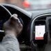 Motorista de app passa a mão na perna de passageira e a assedia com filha de 7 anos