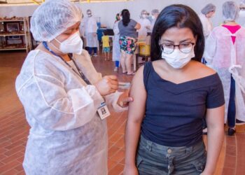 Neste domingo, pessoas com 46 anos ou mais e 2ª dose da Coronavac fazem parte da vacinação