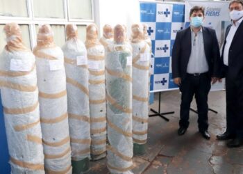 Dez cilindros de oxigênio e equipamentos de respiração são doados para Prefeitura