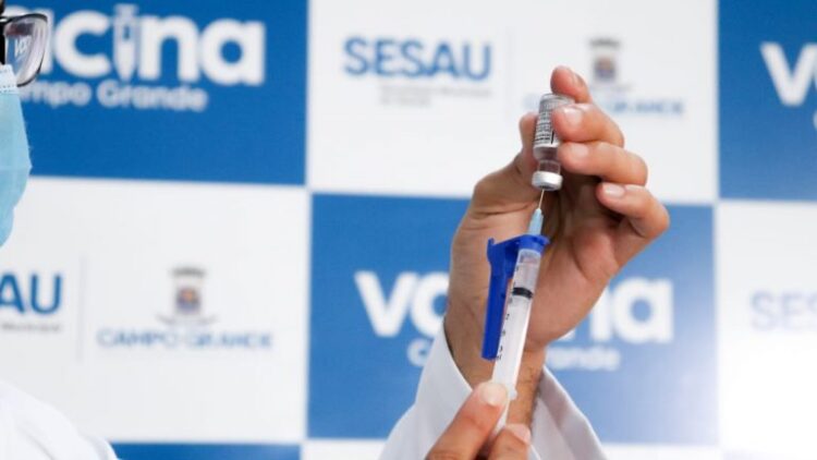 Capital continua vacinando 2ª da CoronaVac e AstraZeneca nesta quarta-feira