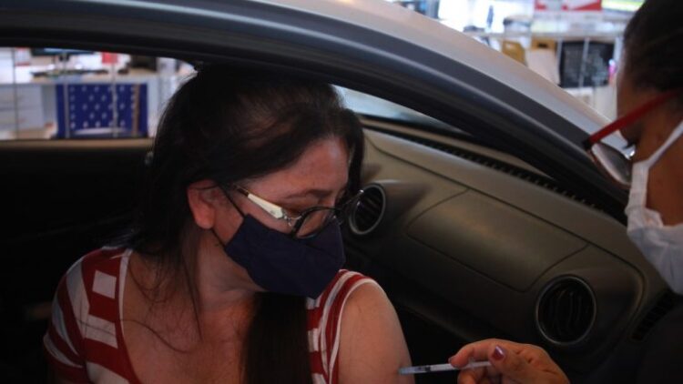 Nesta terça, Prefeitura continua vacinando apenas segunda dose contra a Covid-19