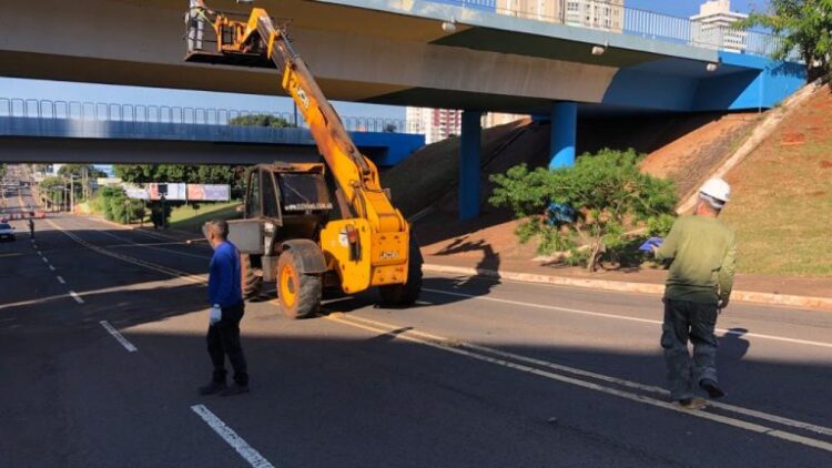 Artista vence o Covid-19 e retoma arte em viaduto da Capital: “Projeto Cores e Vias”