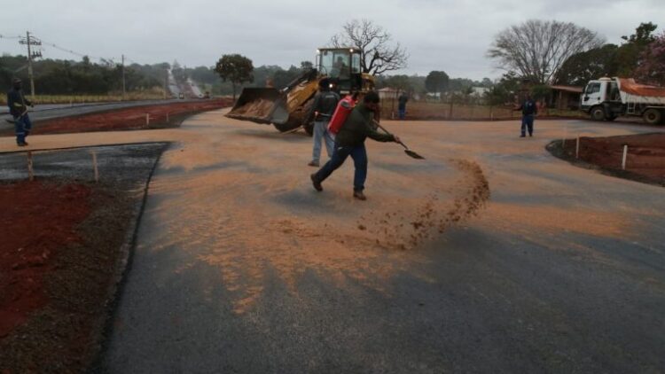 Novo acesso às Moreninhas começa a ser pavimentado pela Prefeitura da Capital