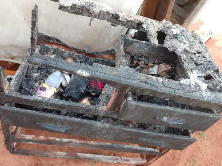 Vaquinha solidária é feita na internet para reconstruir casa de enfermeira que pegou fogo