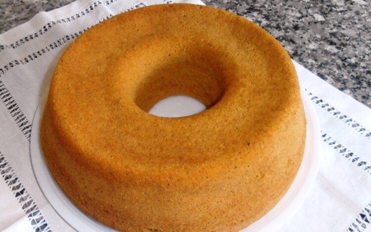 Aprenda aqui uma receita saudável de bolo de cenoura