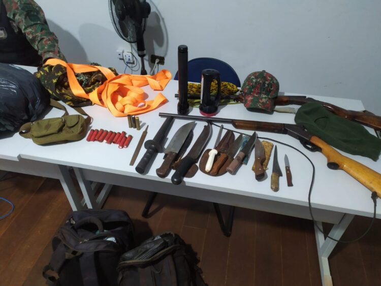 Caçadores de animais silvestres são presos com armas, munições e facas pela PMA de MS