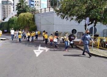 Crianças do Projeto Nova embarcam no City Tour e conhecem as atrações de CG