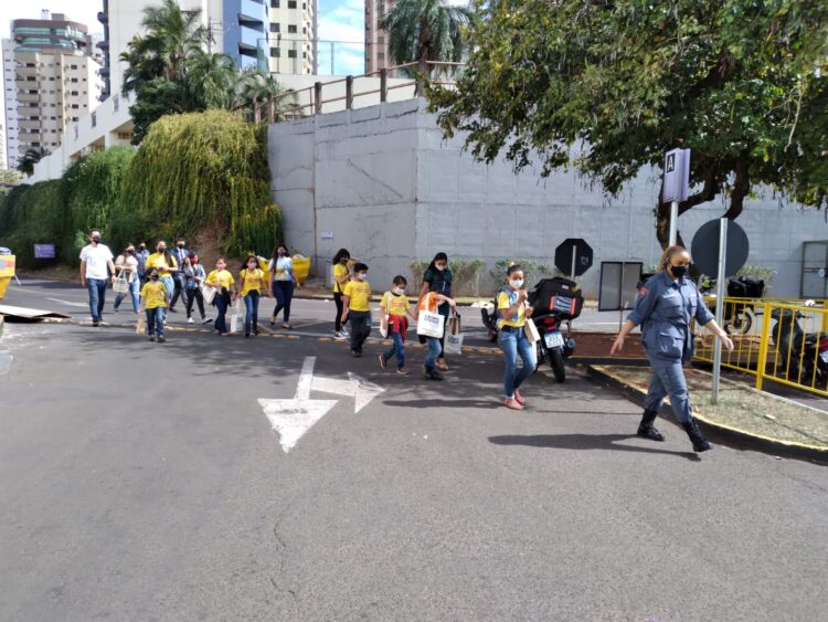 Crianças do Projeto Nova embarcam no City Tour e conhecem as atrações de CG