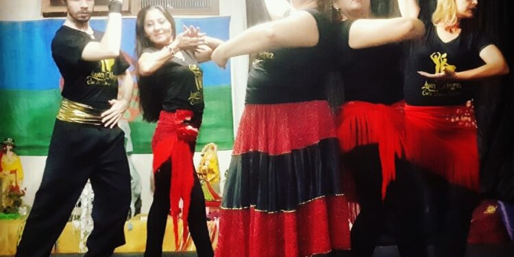 Companhia de dança realiza espetáculo sobre espiritualidade e cultura cigana