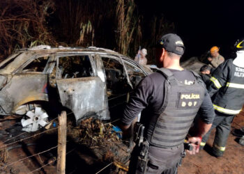 Captiva pega fogo com traficante e 800kg de maconha dentro, após perseguição policial