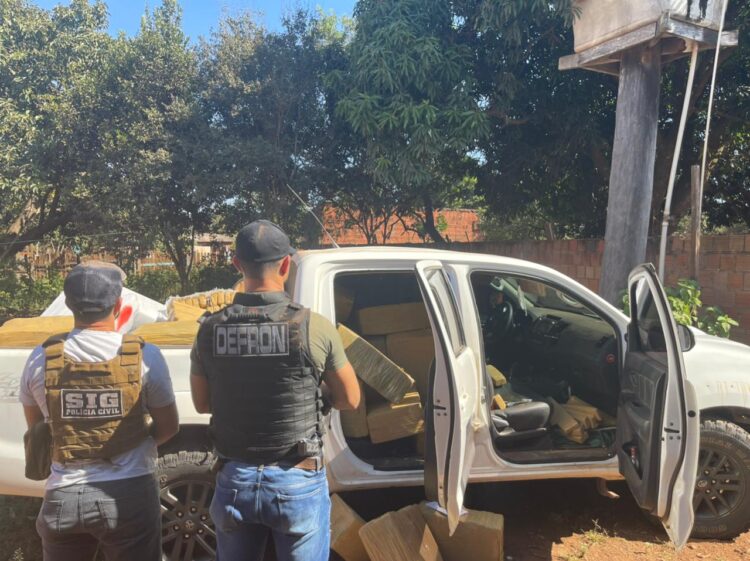 Caminhonete Hillux roubada em SP é recuperada com 1 tonelada de drogas e traficantes presos