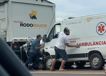 Milagre: Engavetamento com ambulância, carro e caminhão; todos sobrevivem na BR-262