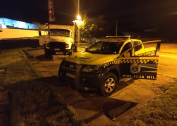 Em caminhão boiadeiro, motorista “cidadão” é preso com maconha e skank pela PMR